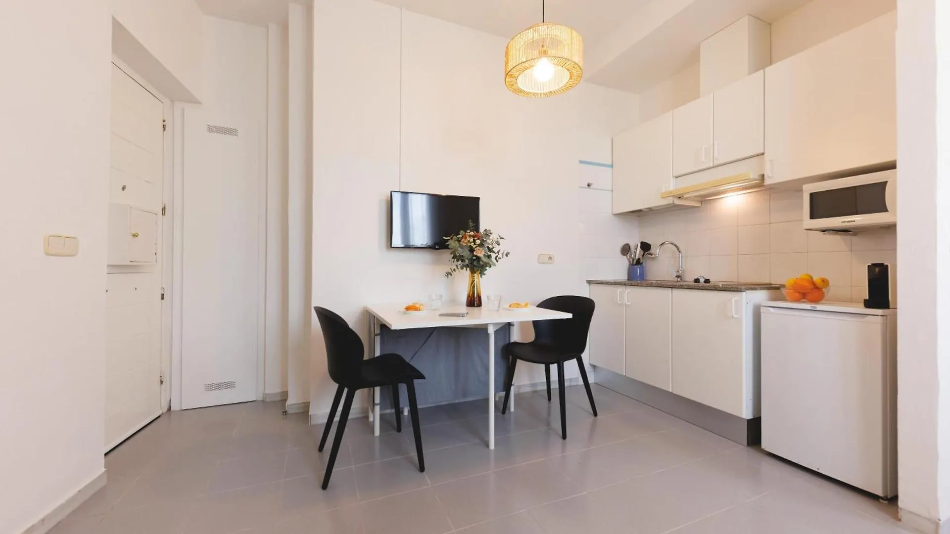 Bravissimo Fellini Studio Girona 0*,  Španělsko